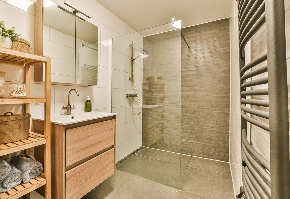 bano-ducha-lavabo-toallero
